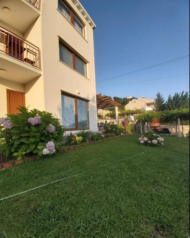 Villa Pergola -Apartment Roko 米利尼 外观 照片