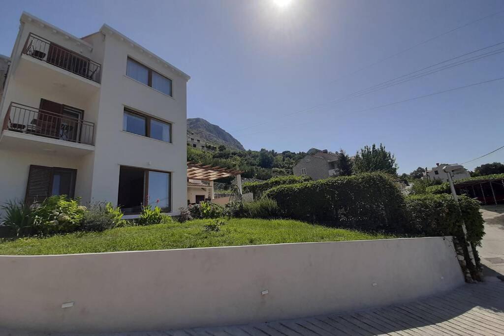 Villa Pergola -Apartment Roko 米利尼 外观 照片