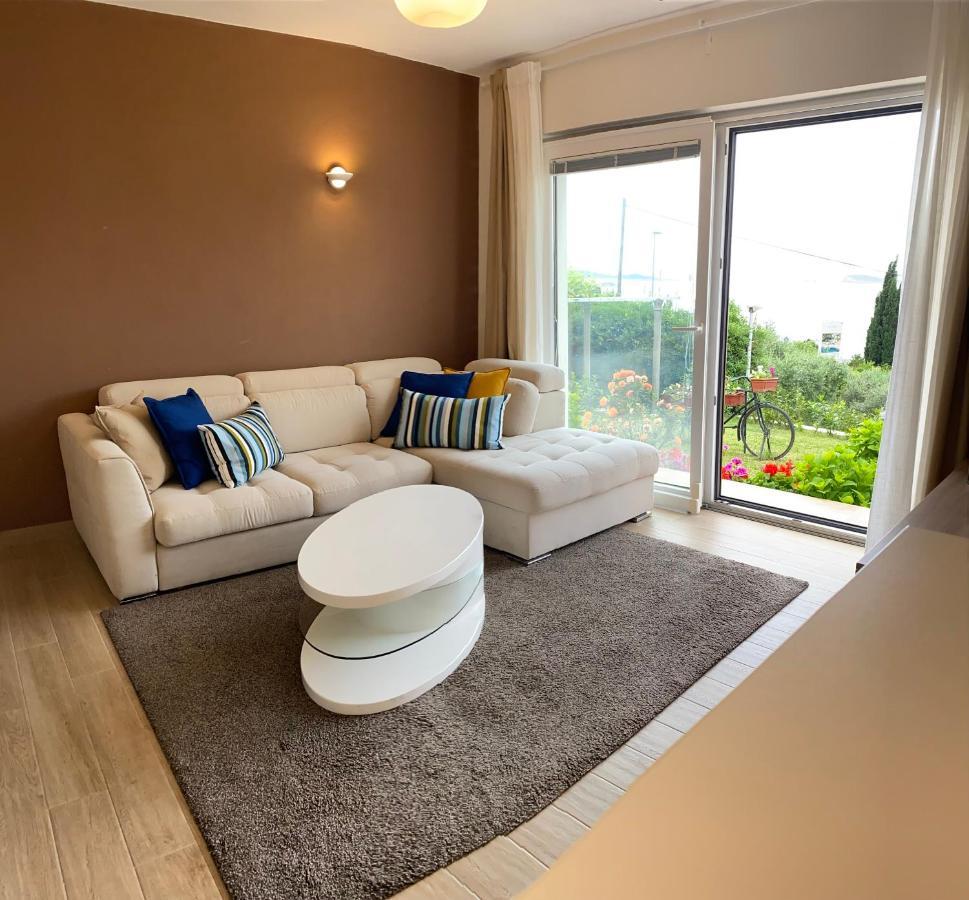 Villa Pergola -Apartment Roko 米利尼 外观 照片